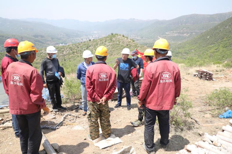 公司領(lǐng)導(dǎo)到鶴壁市魚(yú)泉水庫(kù)現(xiàn)場(chǎng)檢查指導(dǎo) 公司領(lǐng)導(dǎo)到鶴壁市魚(yú)泉水庫(kù)現(xiàn)場(chǎng)檢查指導(dǎo)